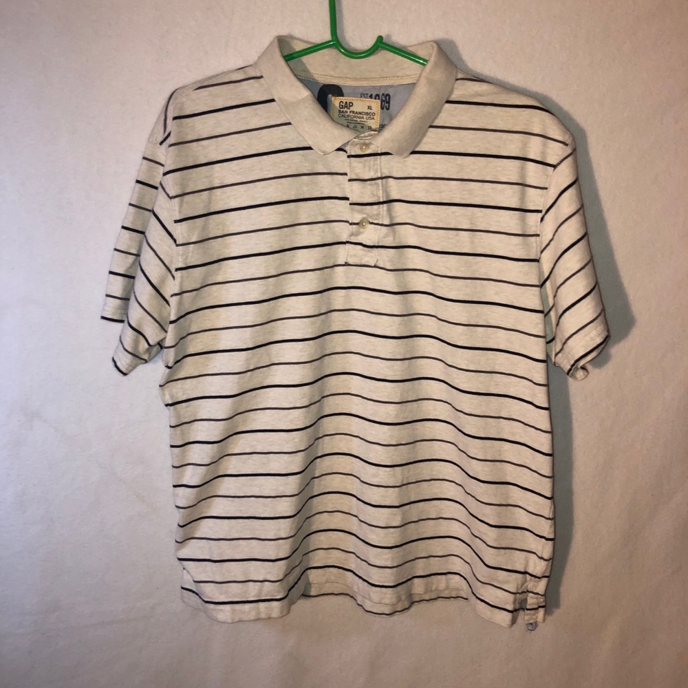 Men’s XL Gap Shirt.